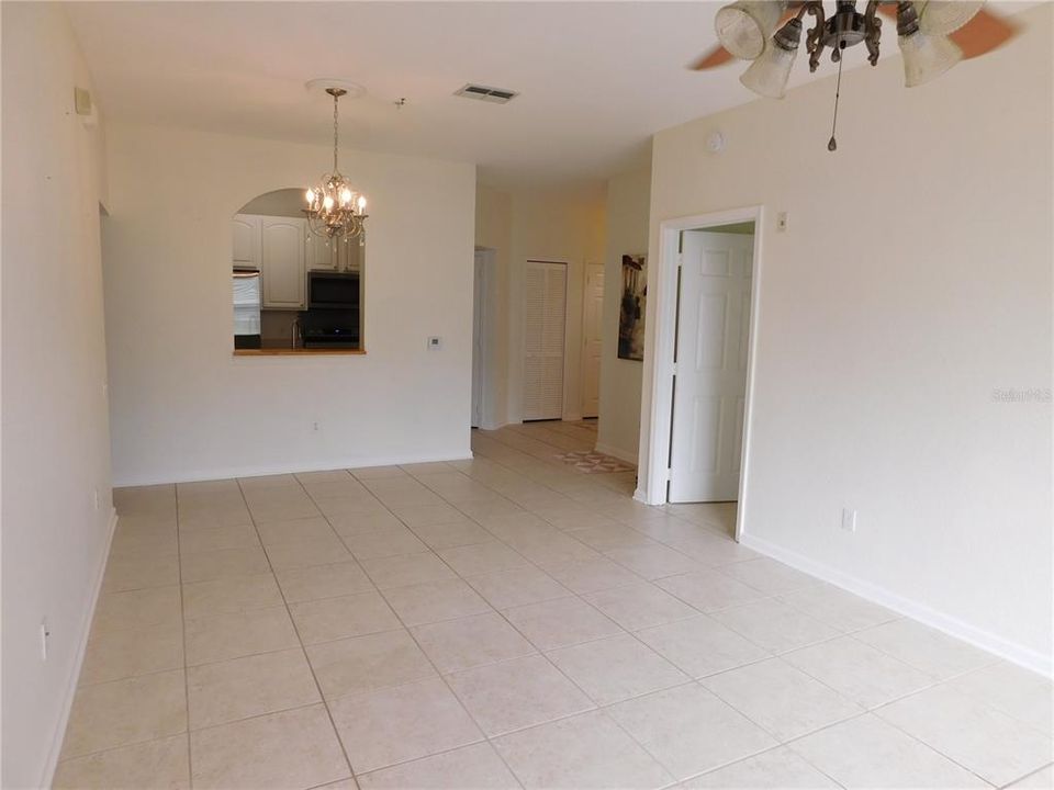 For Rent: $2,100 (3 beds, 3 baths, 1408 Square Feet)