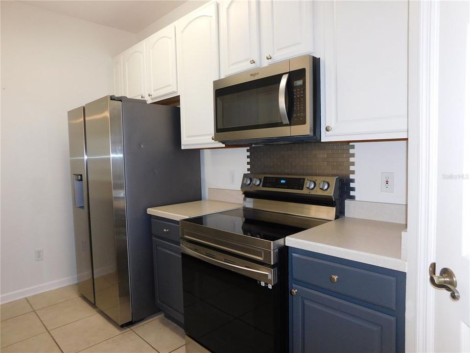 For Rent: $2,100 (3 beds, 3 baths, 1408 Square Feet)