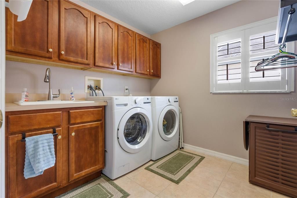 For Sale: $449,900 (2 beds, 2 baths, 2755 Square Feet)