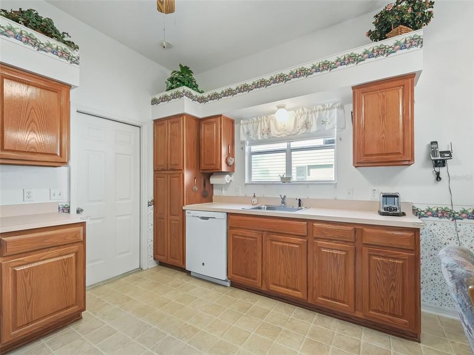 For Sale: $344,900 (2 beds, 2 baths, 1858 Square Feet)