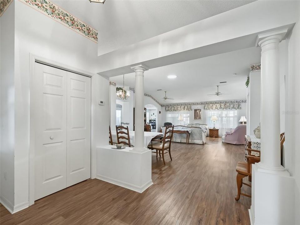 For Sale: $344,900 (2 beds, 2 baths, 1858 Square Feet)