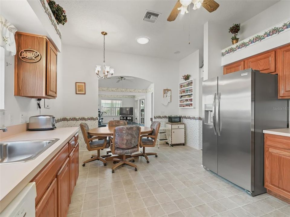 For Sale: $344,900 (2 beds, 2 baths, 1858 Square Feet)