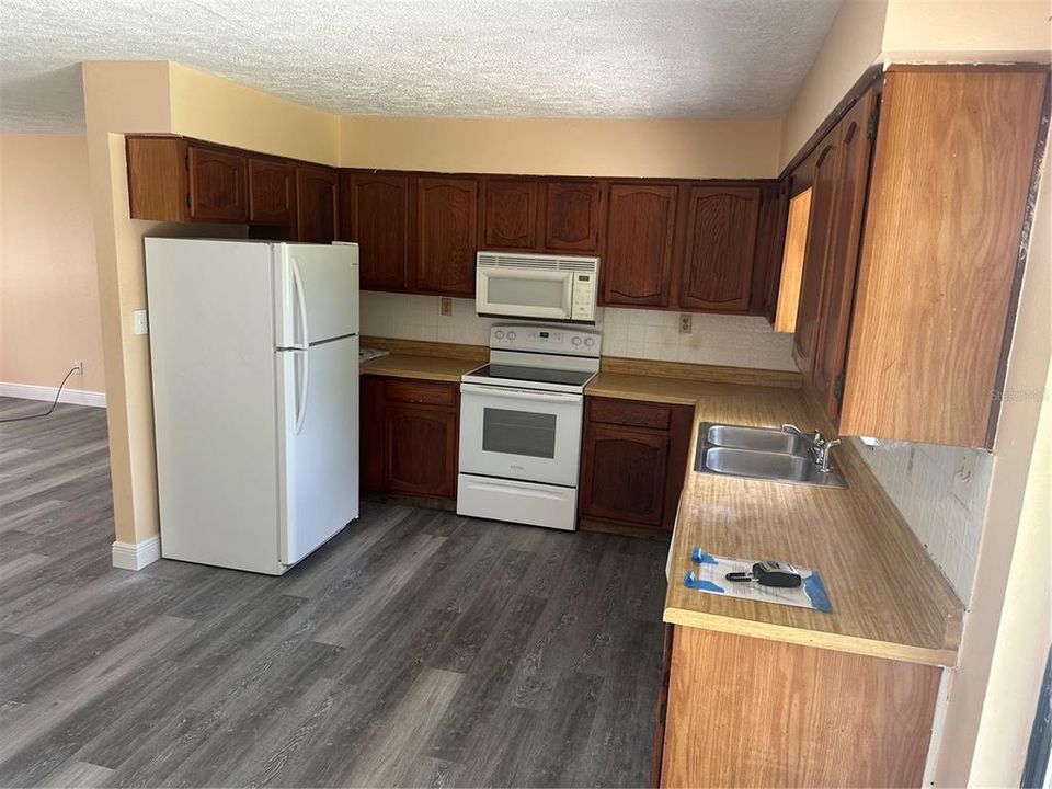 For Rent: $1,550 (3 beds, 2 baths, 1320 Square Feet)