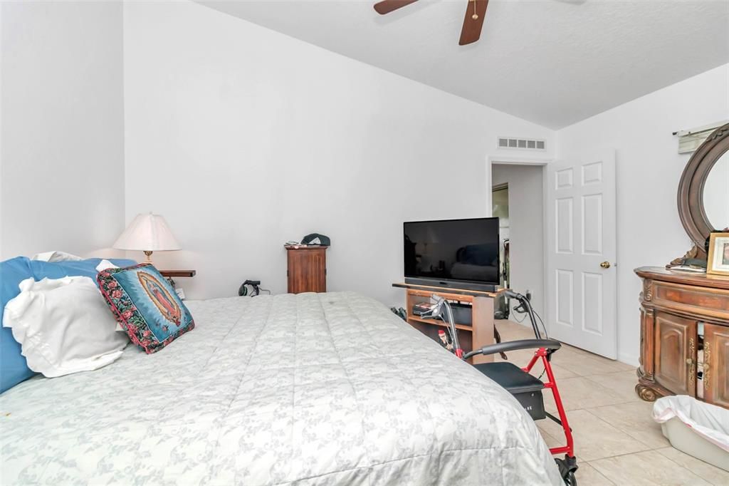 For Sale: $317,000 (4 beds, 2 baths, 1811 Square Feet)