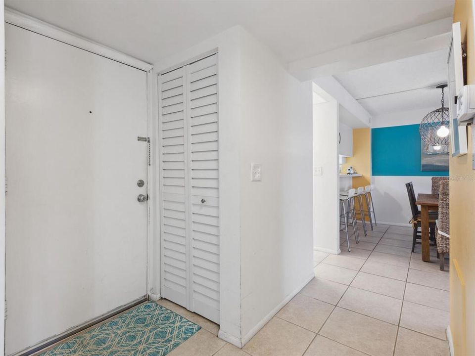 For Sale: $525,000 (2 beds, 2 baths, 1101 Square Feet)