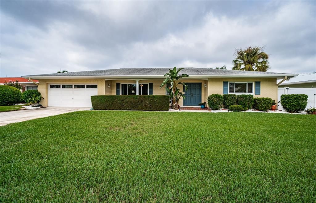 For Sale: $1,050,000 (3 beds, 2 baths, 1972 Square Feet)