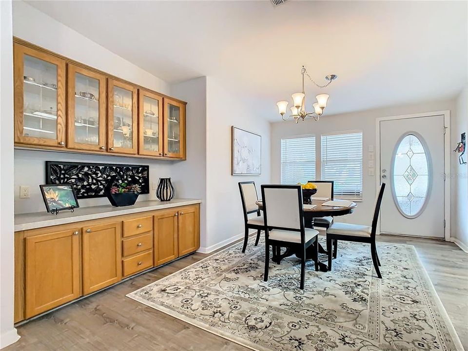 Built-ins in the dining room