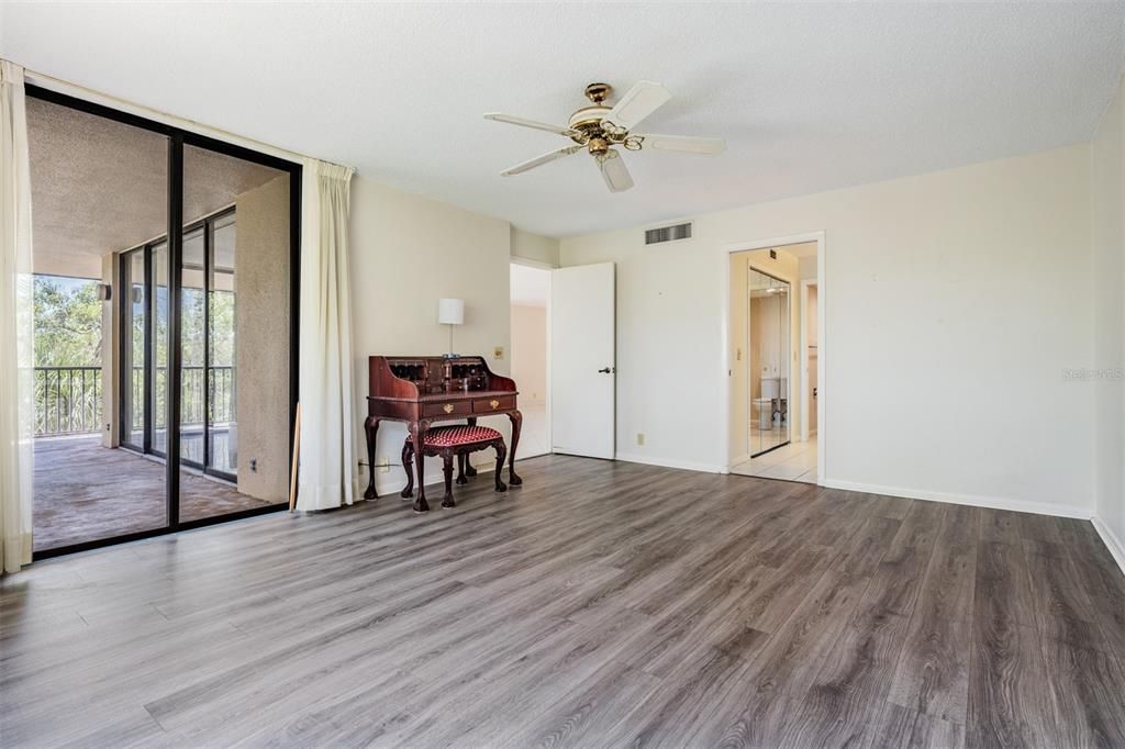 For Sale: $245,000 (2 beds, 2 baths, 1565 Square Feet)