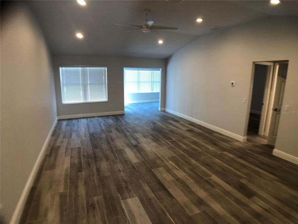 For Rent: $2,400 (3 beds, 2 baths, 1617 Square Feet)