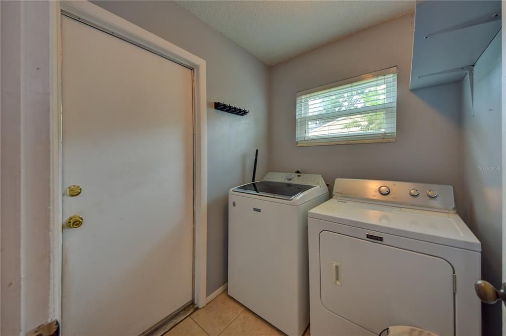 Active With Contract: $359,900 (3 beds, 2 baths, 1590 Square Feet)