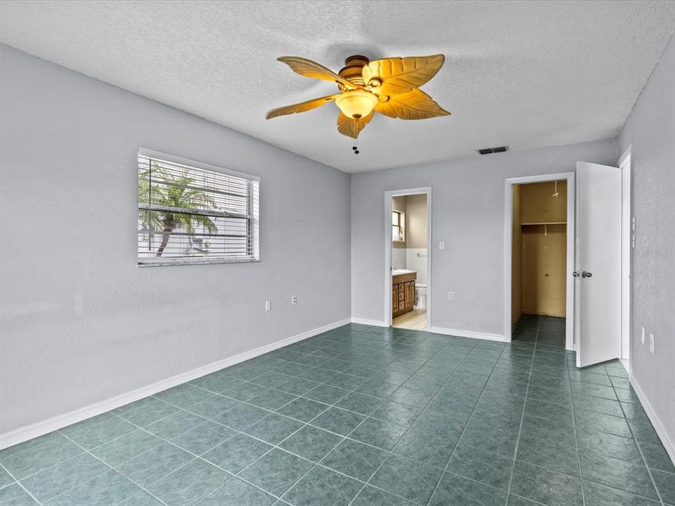 For Sale: $475,000 (2 beds, 2 baths, 1208 Square Feet)