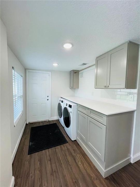 For Rent: $2,200 (2 beds, 1 baths, 860 Square Feet)