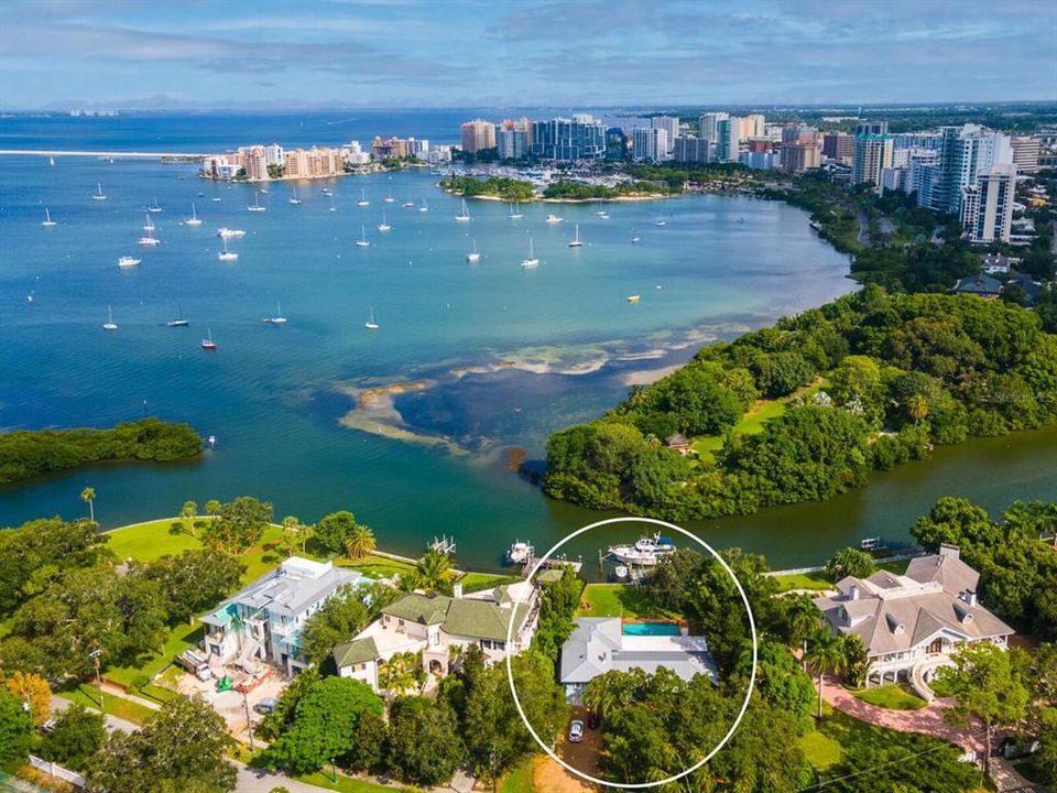 На продажу: $5,549,000 (0.49 acres)