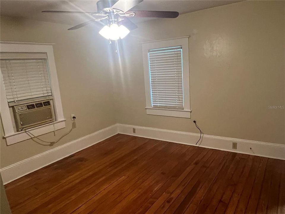 For Rent: $1,200 (1 beds, 1 baths, 1389 Square Feet)