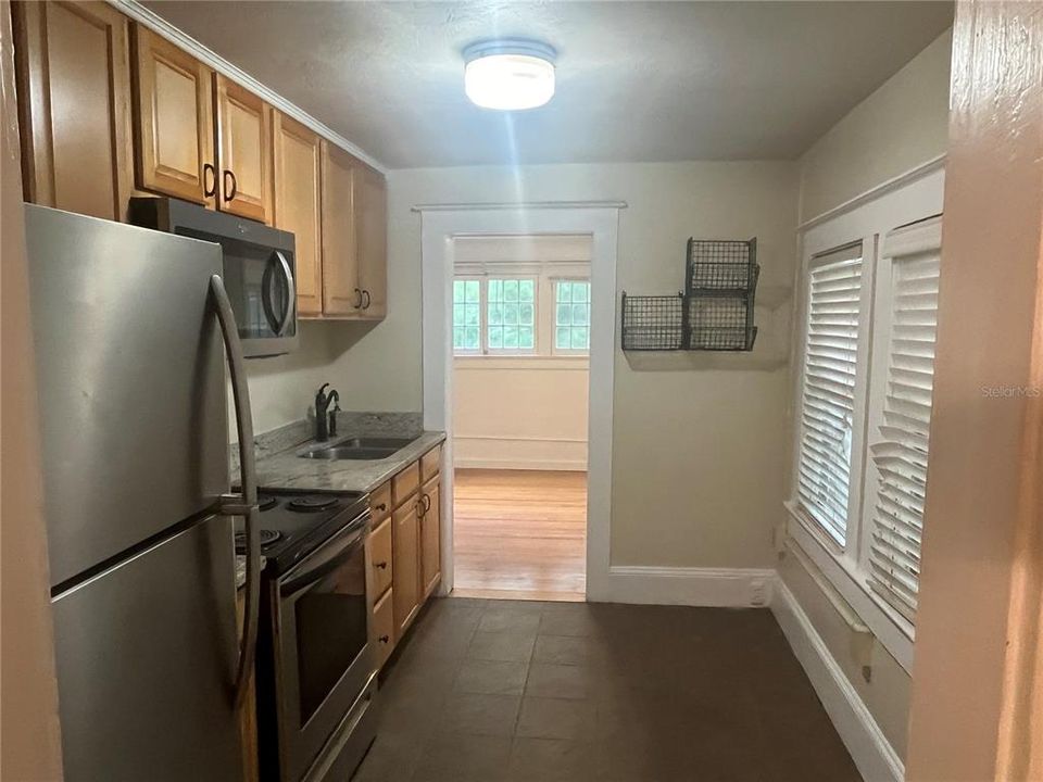 For Rent: $1,200 (1 beds, 1 baths, 1389 Square Feet)