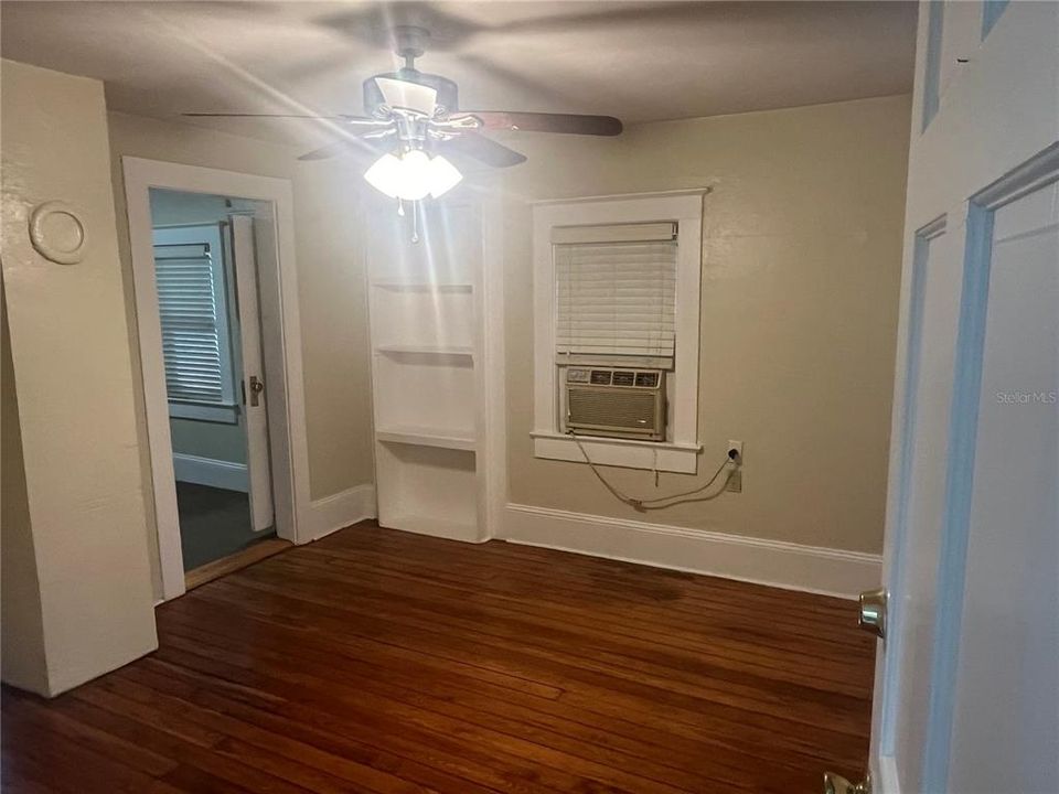 For Rent: $1,200 (1 beds, 1 baths, 1389 Square Feet)