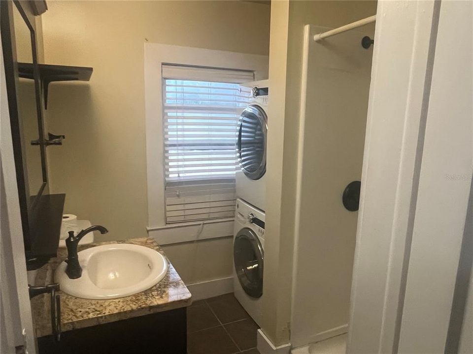 For Rent: $1,200 (1 beds, 1 baths, 1389 Square Feet)