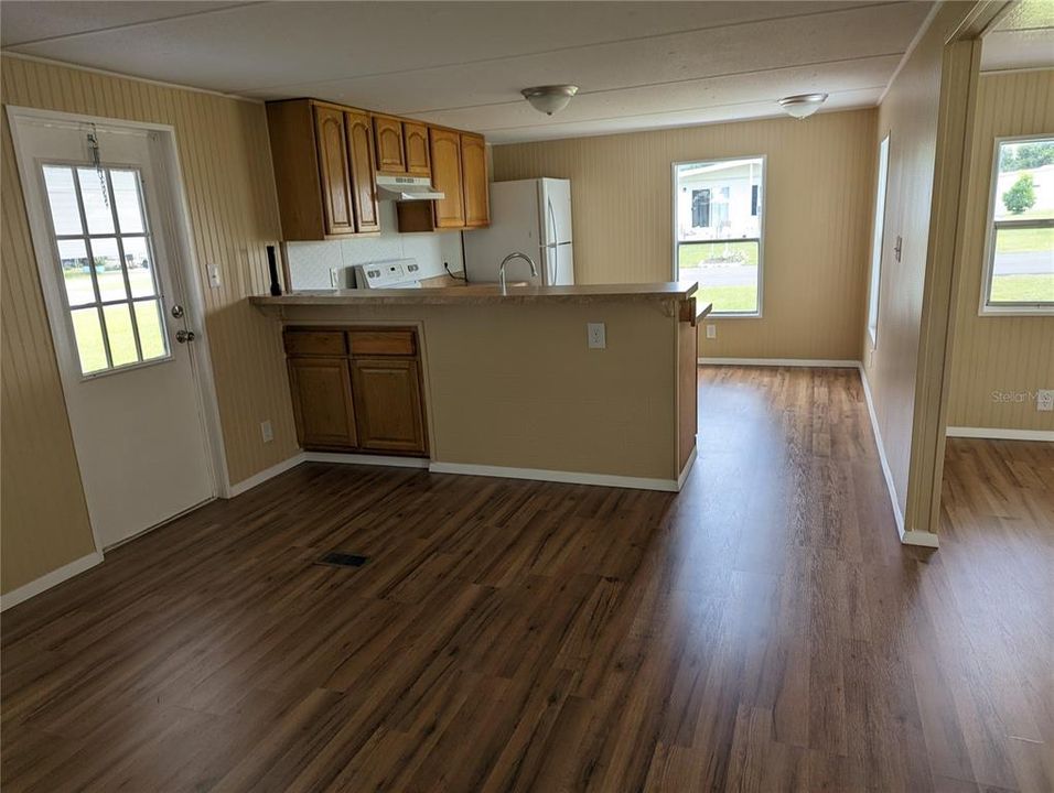 For Rent: $1,600 (2 beds, 1 baths, 848 Square Feet)