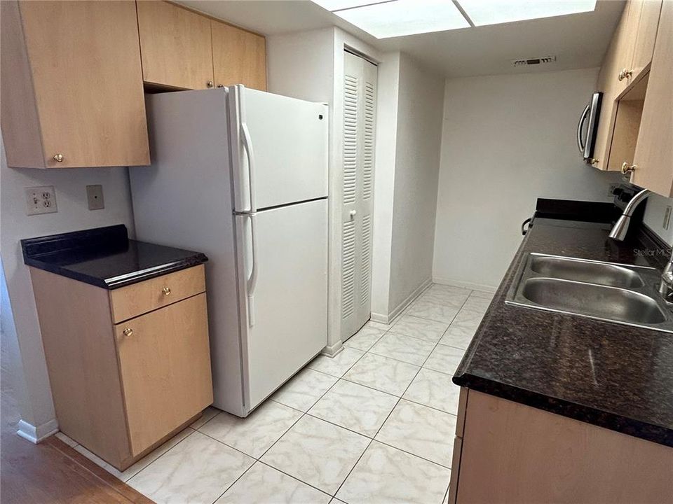 For Rent: $1,700 (2 beds, 2 baths, 1048 Square Feet)