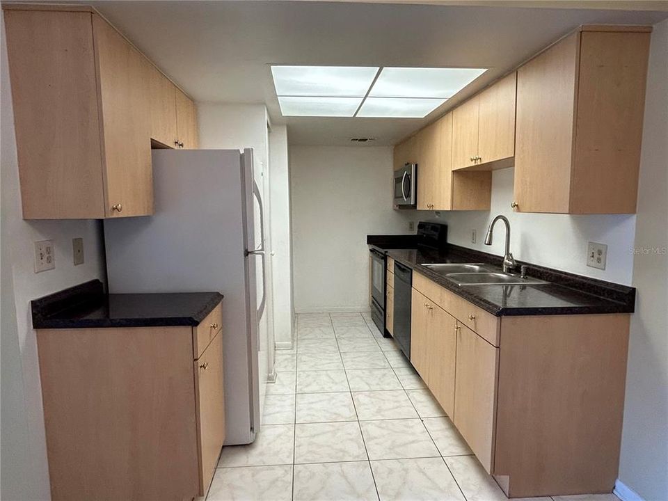 For Rent: $1,700 (2 beds, 2 baths, 1048 Square Feet)