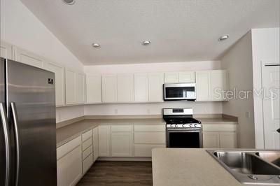 For Rent: $1,895 (2 beds, 2 baths, 1227 Square Feet)