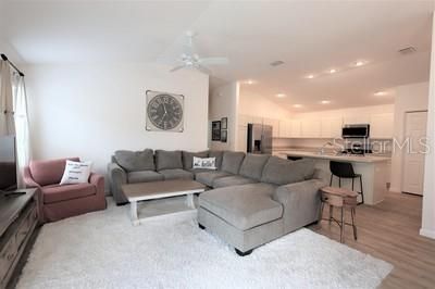 For Rent: $1,895 (2 beds, 2 baths, 1227 Square Feet)