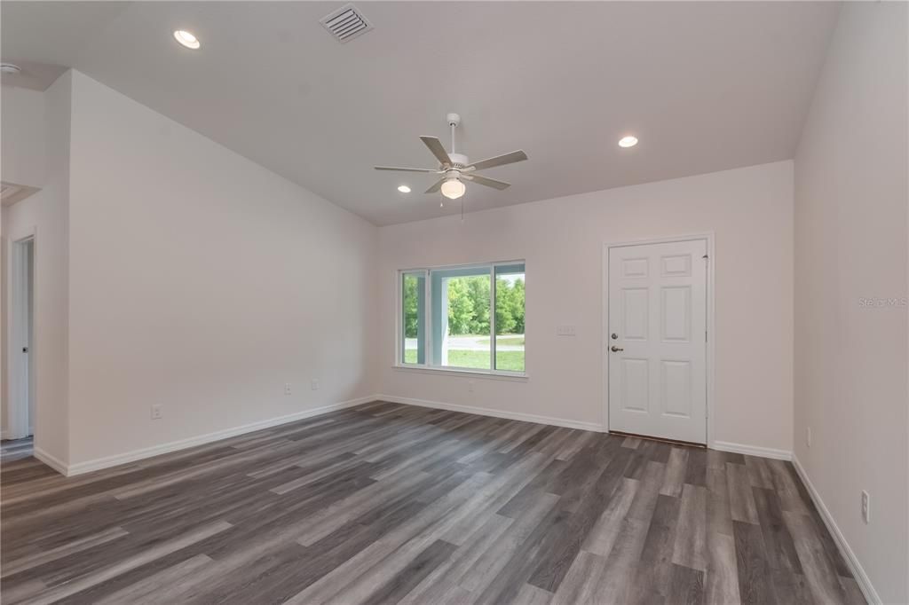 Active With Contract: $249,000 (3 beds, 2 baths, 1323 Square Feet)