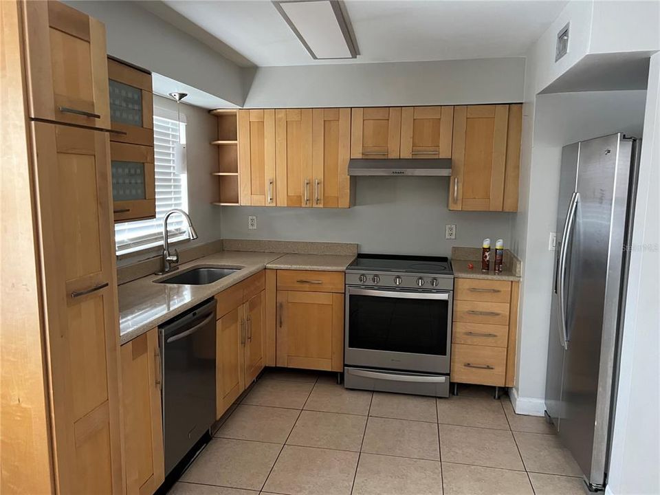 For Rent: $2,000 (3 beds, 2 baths, 1226 Square Feet)