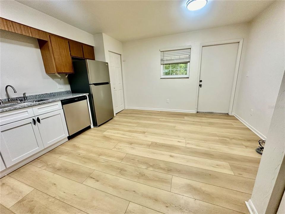 For Rent: $1,300 (2 beds, 1 baths, 792 Square Feet)