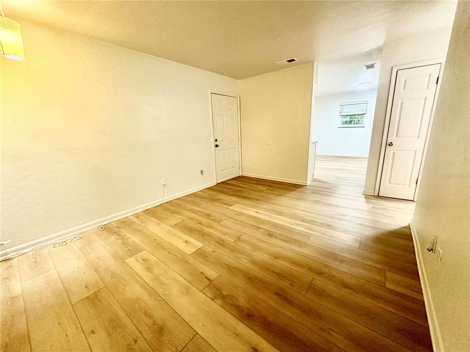 For Rent: $1,300 (2 beds, 1 baths, 792 Square Feet)