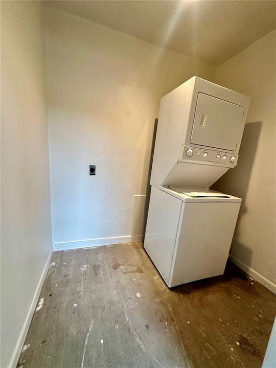 For Rent: $1,300 (2 beds, 1 baths, 792 Square Feet)