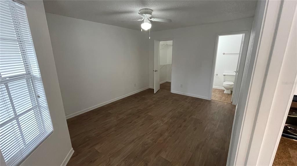 For Sale: $250,000 (2 beds, 2 baths, 971 Square Feet)