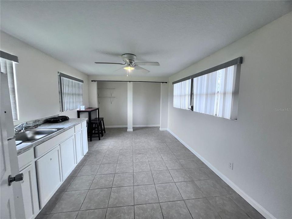 For Rent: $1,000 (1 beds, 1 baths, 308 Square Feet)