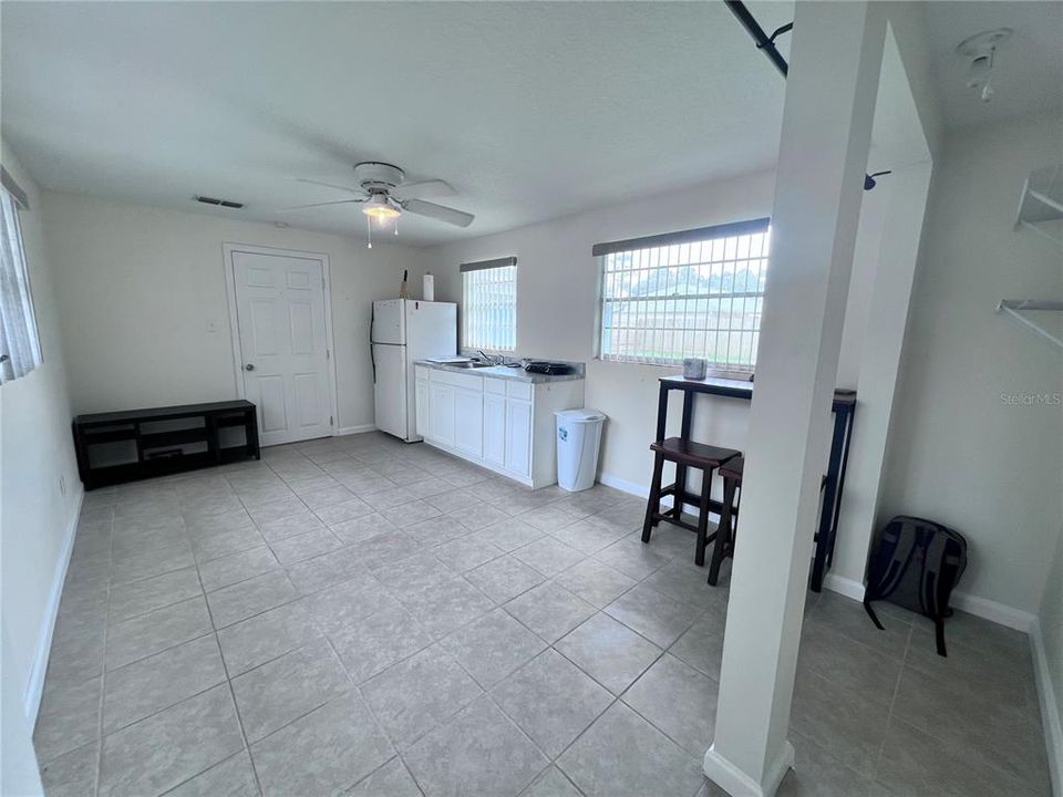 For Rent: $1,000 (1 beds, 1 baths, 308 Square Feet)