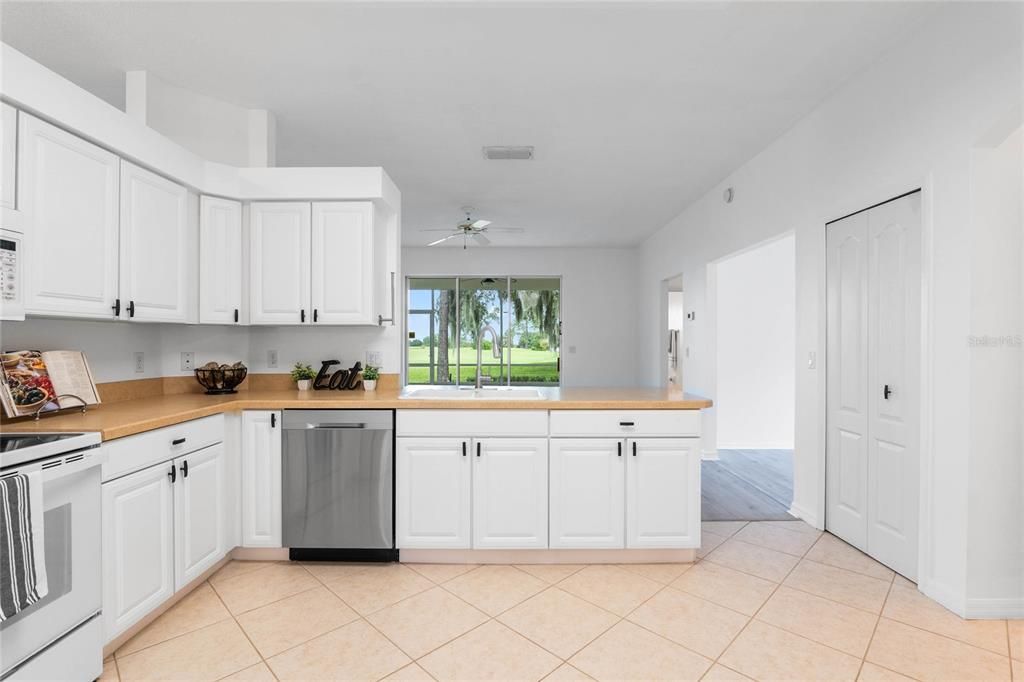 For Sale: $399,900 (3 beds, 2 baths, 1911 Square Feet)