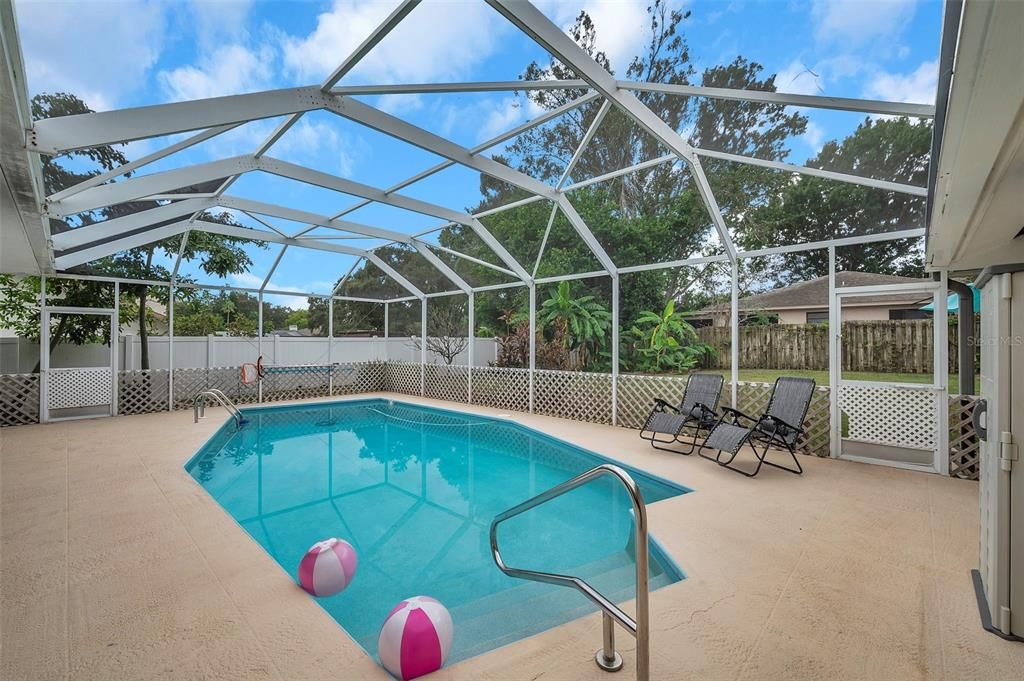 Spacious Pool Patio area