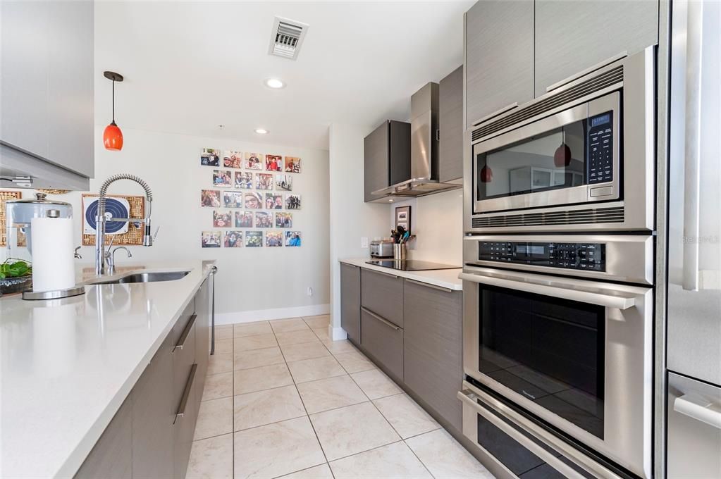 For Sale: $1,875,000 (2 beds, 2 baths, 1829 Square Feet)