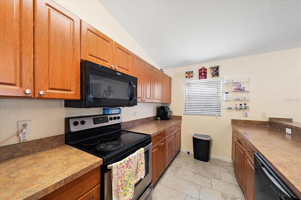 For Sale: $339,000 (3 beds, 2 baths, 1294 Square Feet)