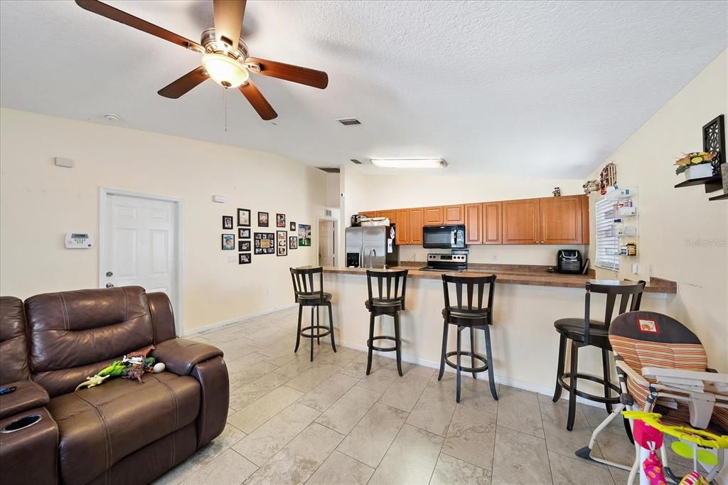 For Sale: $339,000 (3 beds, 2 baths, 1294 Square Feet)