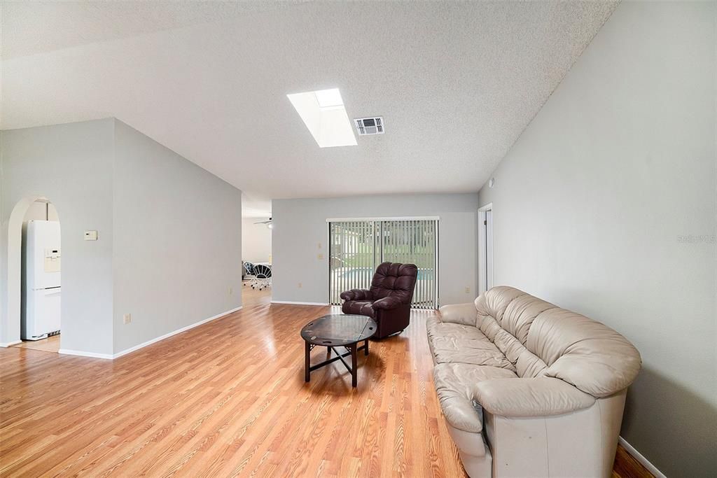 For Sale: $315,000 (2 beds, 2 baths, 1581 Square Feet)