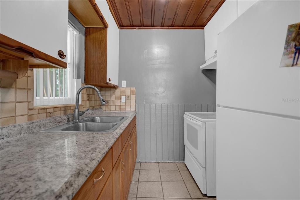 For Sale: $130,000 (2 beds, 1 baths, 592 Square Feet)