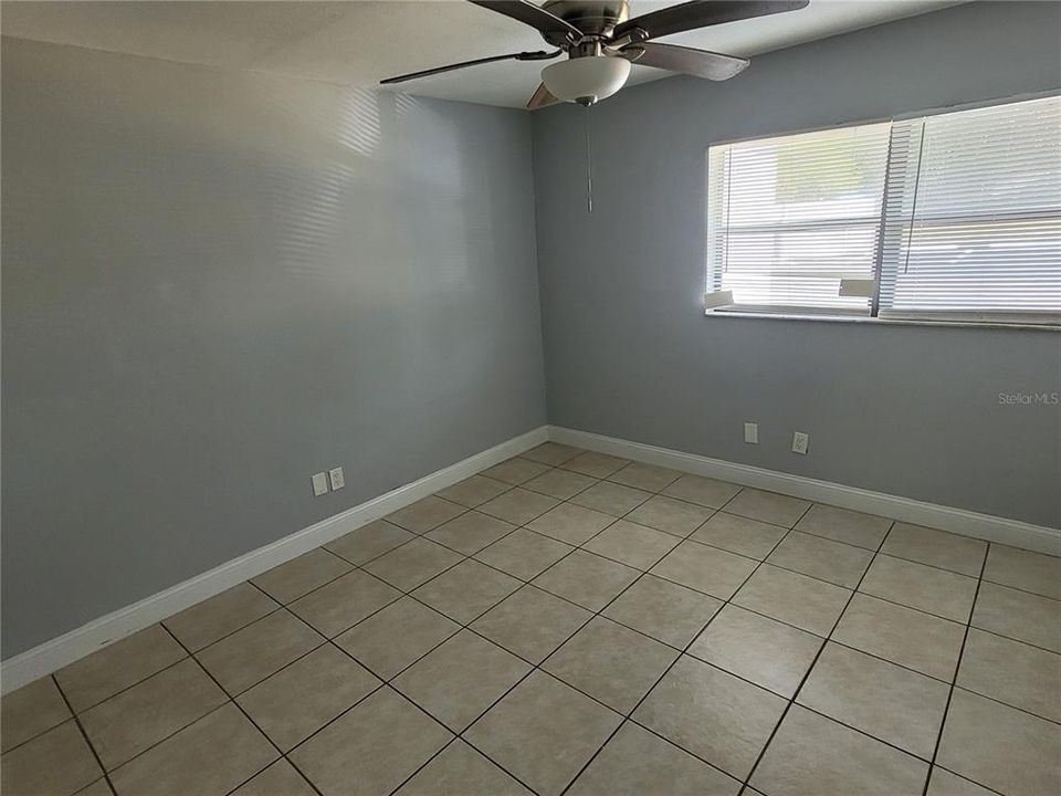 For Sale: $119,900 (1 beds, 1 baths, 710 Square Feet)