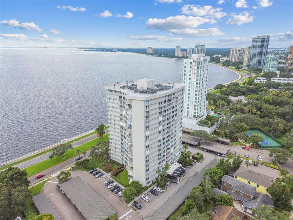 Prime location along Bayshore Blvd