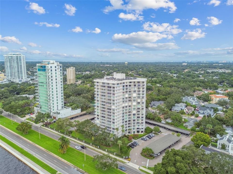 For Sale: $695,000 (2 beds, 2 baths, 1335 Square Feet)