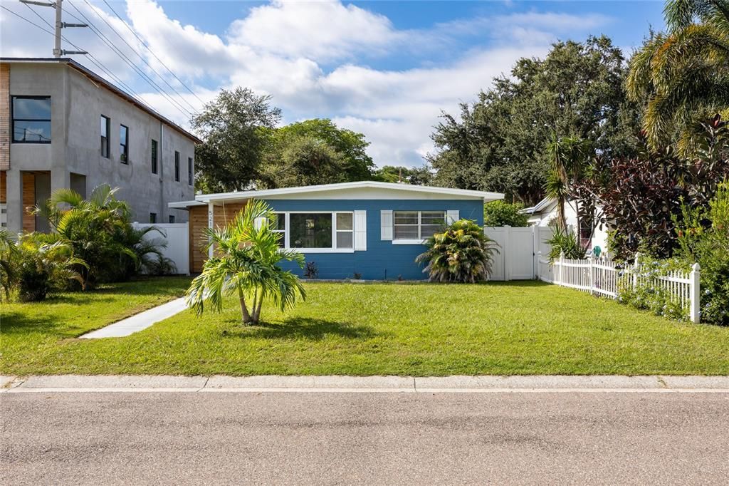 For Sale: $490,000 (2 beds, 2 baths, 1178 Square Feet)