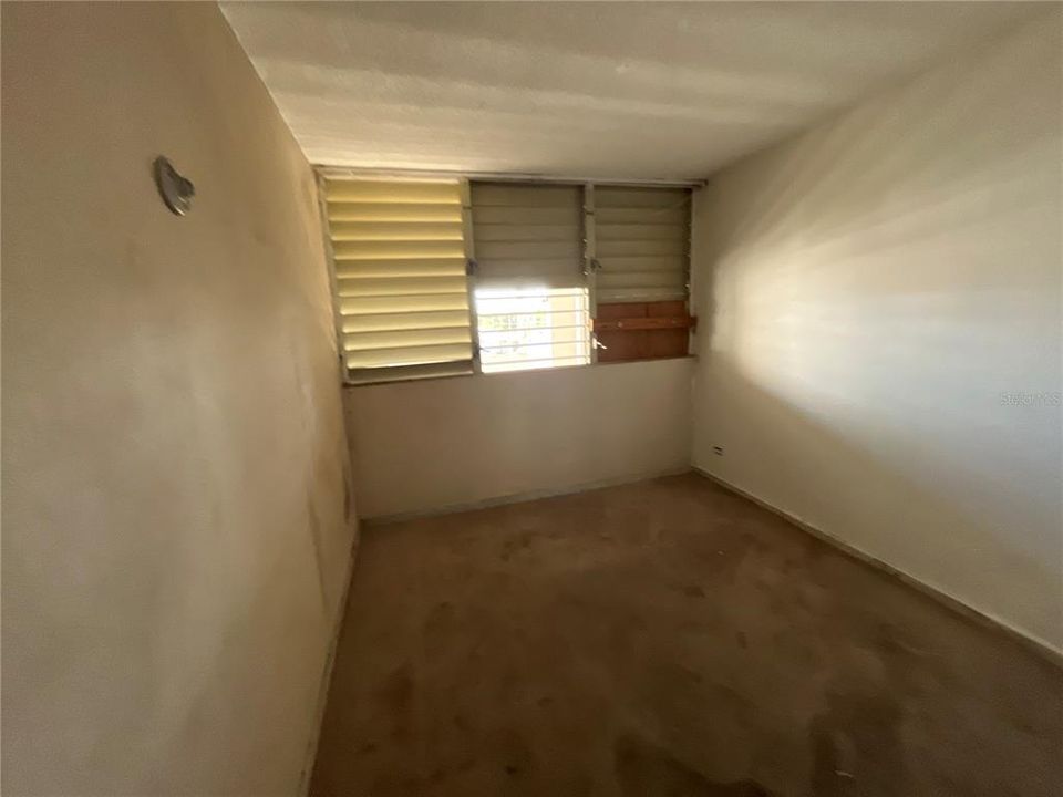 For Sale: $120,000 (3 beds, 2 baths, 9500 Square Feet)