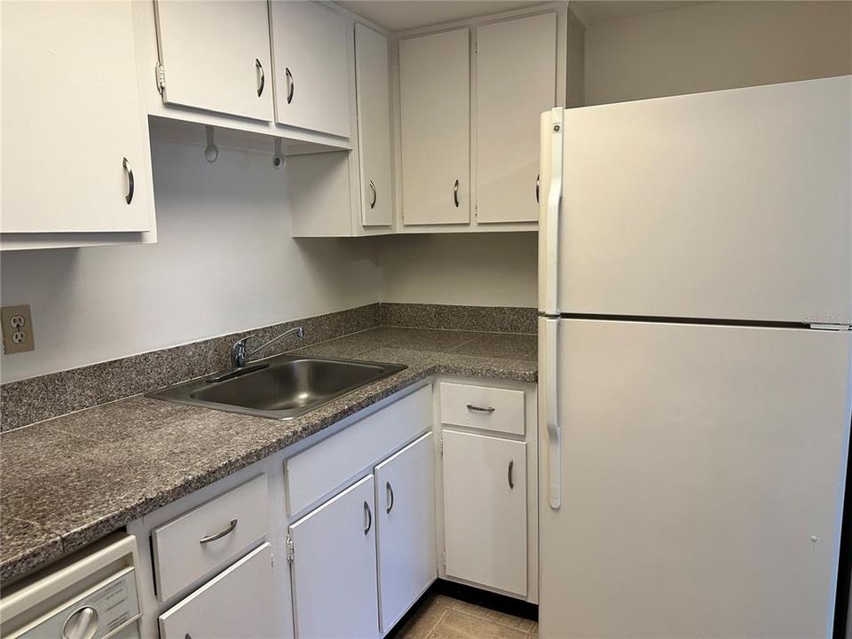 For Rent: $1,200 (1 beds, 1 baths, 550 Square Feet)