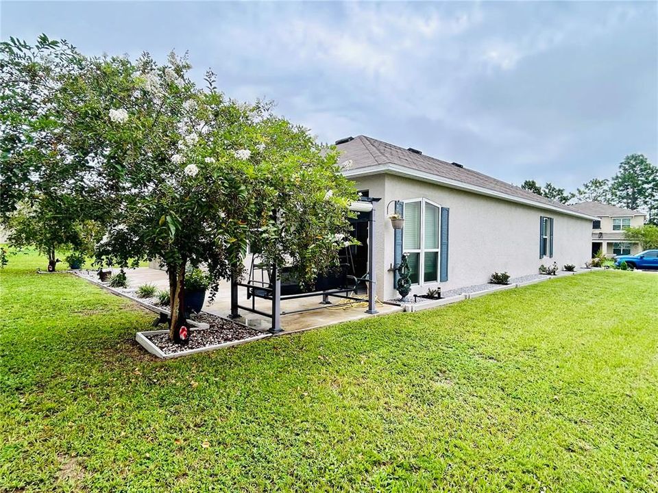 For Sale: $359,000 (4 beds, 2 baths, 1852 Square Feet)