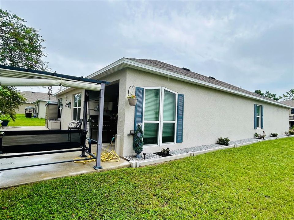 For Sale: $359,000 (4 beds, 2 baths, 1852 Square Feet)