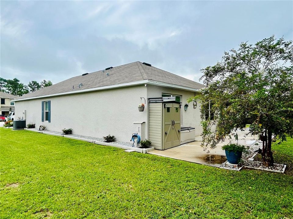 For Sale: $359,000 (4 beds, 2 baths, 1852 Square Feet)